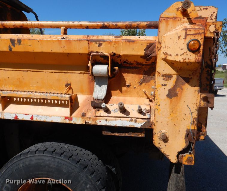 image for item DM1374 2004 International WorkStar 7400  Crew Cab dump truck