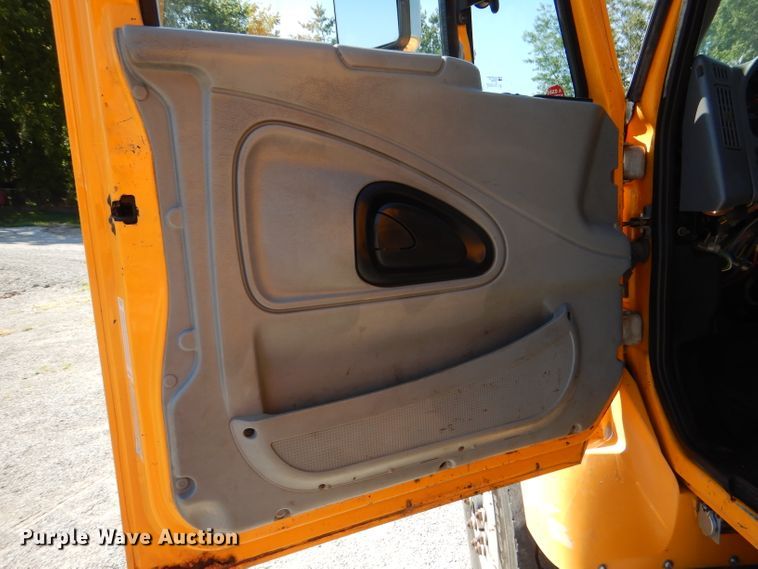 image for item DM1374 2004 International WorkStar 7400  Crew Cab dump truck