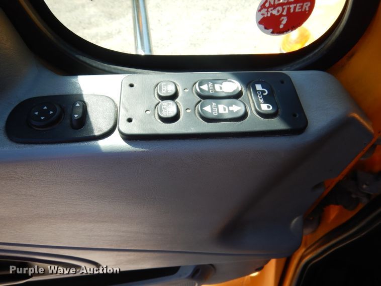 image for item DM1374 2004 International WorkStar 7400  Crew Cab dump truck