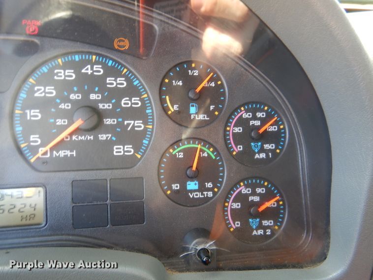 image for item DM1374 2004 International WorkStar 7400  Crew Cab dump truck