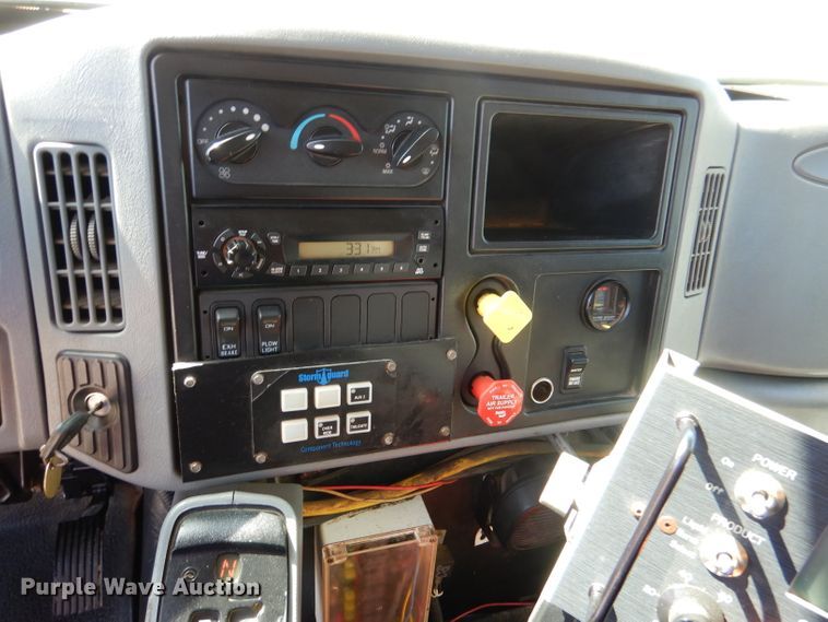 image for item DM1374 2004 International WorkStar 7400  Crew Cab dump truck