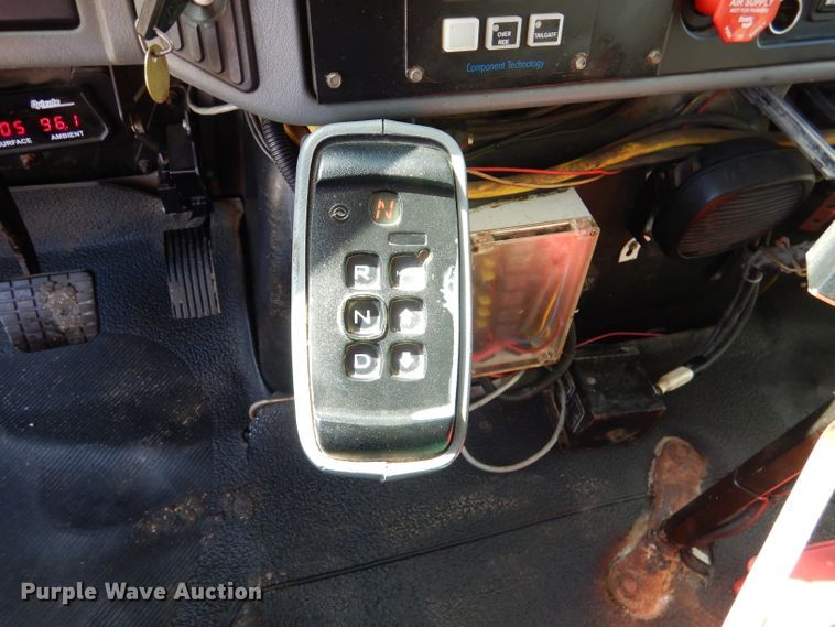 image for item DM1374 2004 International WorkStar 7400  Crew Cab dump truck