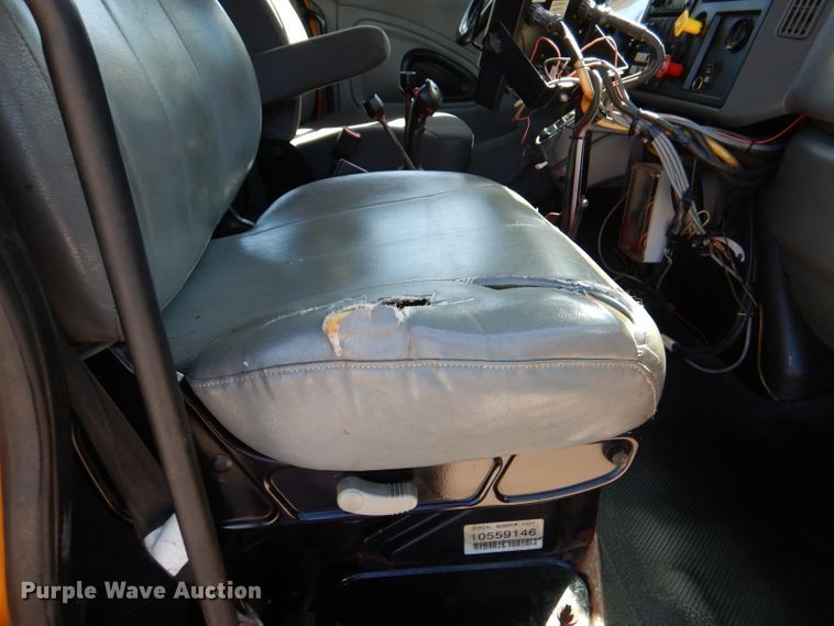 image for item DM1374 2004 International WorkStar 7400  Crew Cab dump truck