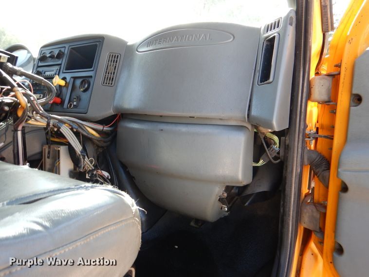 image for item DM1374 2004 International WorkStar 7400  Crew Cab dump truck