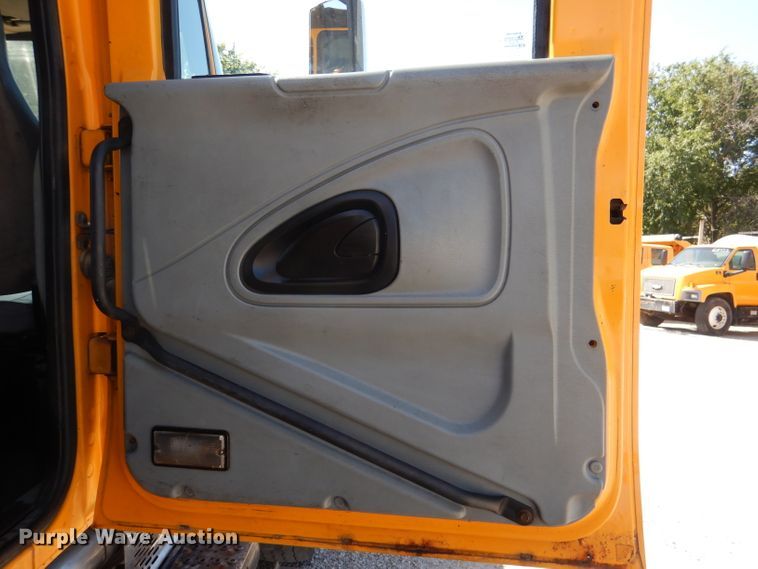 image for item DM1374 2004 International WorkStar 7400  Crew Cab dump truck