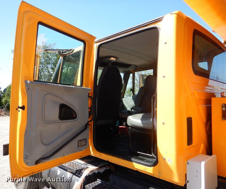 image for item DM1374 2004 International WorkStar 7400  Crew Cab dump truck