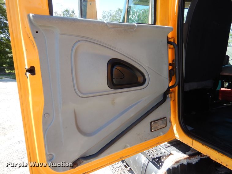 image for item DM1374 2004 International WorkStar 7400  Crew Cab dump truck