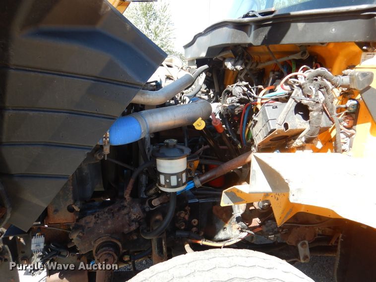 image for item DM1374 2004 International WorkStar 7400  Crew Cab dump truck