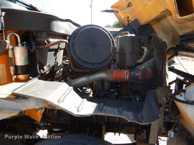 image for item DM1374 2004 International WorkStar 7400  Crew Cab dump truck