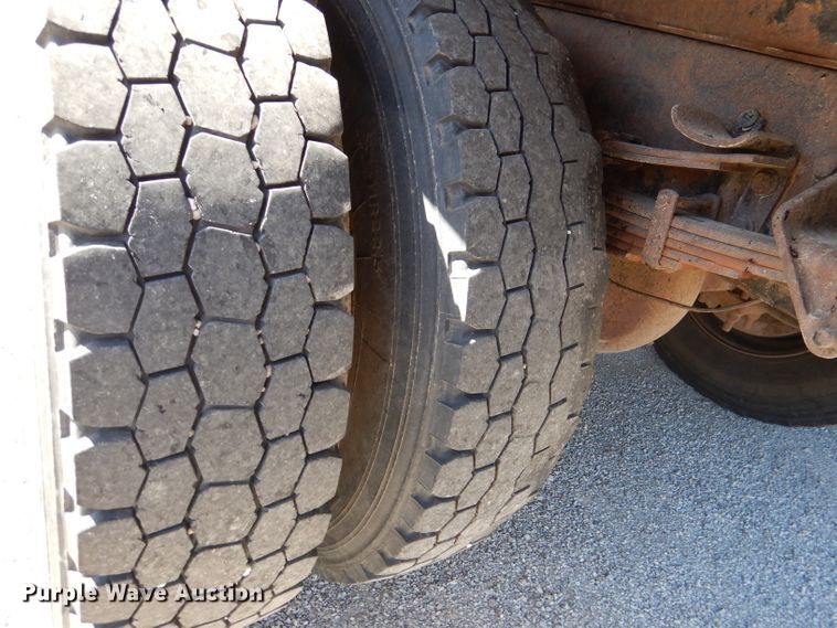 image for item DM1374 2004 International WorkStar 7400  Crew Cab dump truck