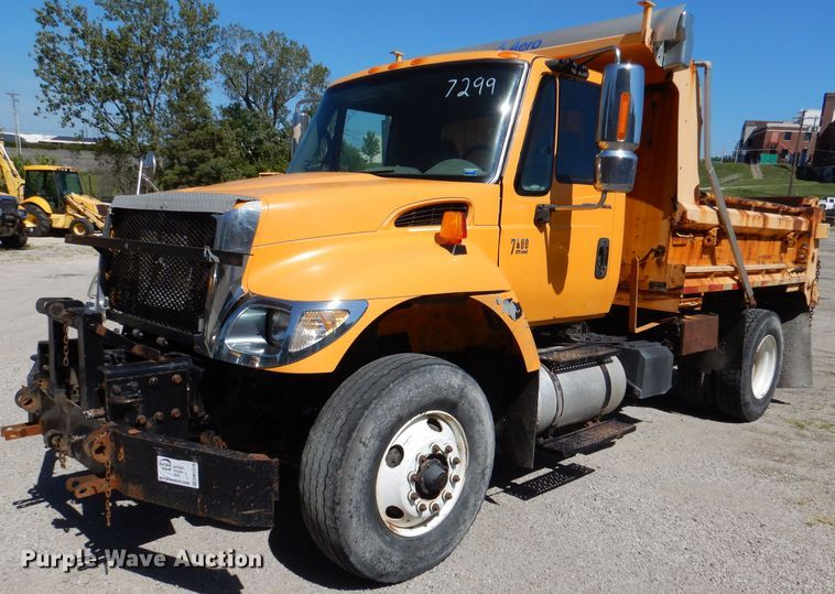 image for item DM1376 2005 International WorkStar 7400  dump truck
