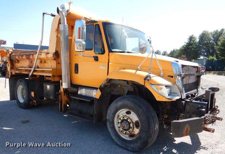 image for item DM1376 2005 International WorkStar 7400  dump truck