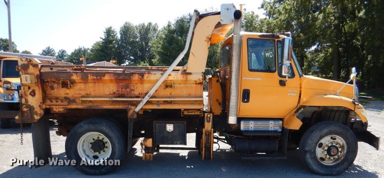 image for item DM1376 2005 International WorkStar 7400  dump truck