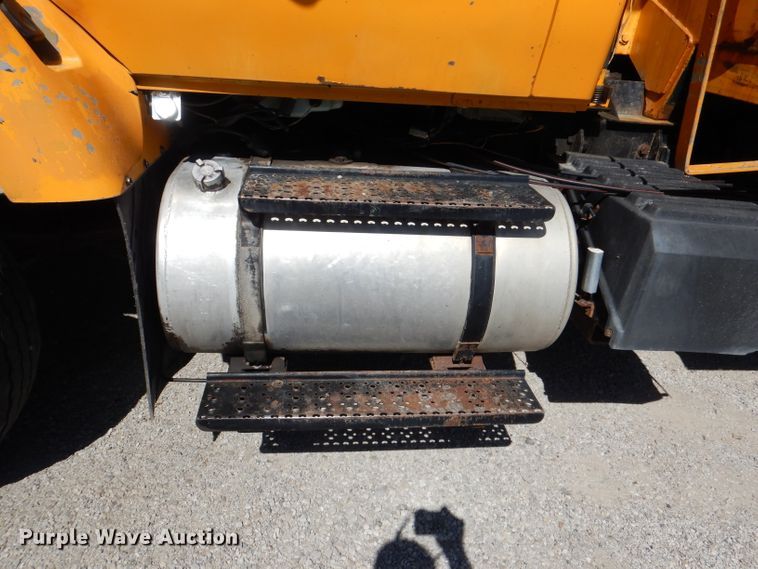 image for item DM1376 2005 International WorkStar 7400  dump truck