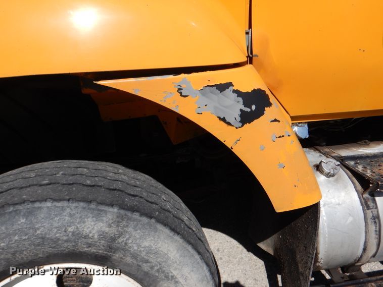 image for item DM1376 2005 International WorkStar 7400  dump truck