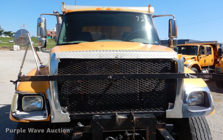 image for item DM1376 2005 International WorkStar 7400  dump truck