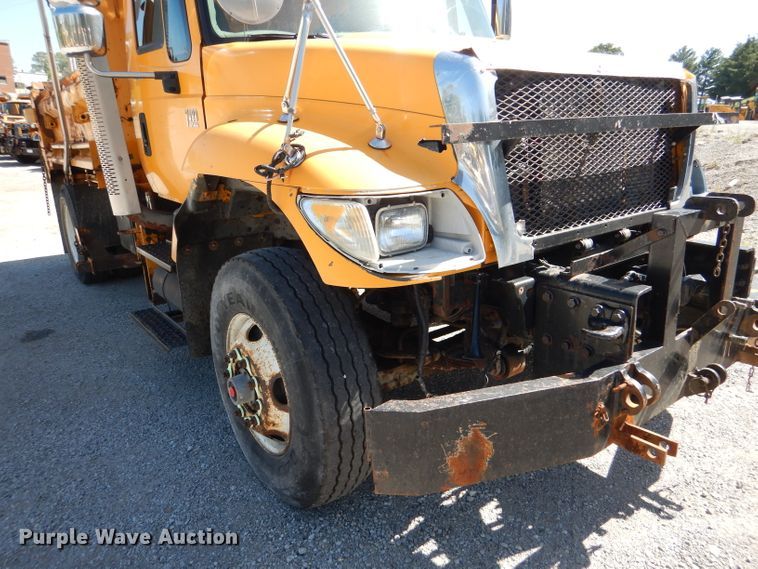 image for item DM1376 2005 International WorkStar 7400  dump truck