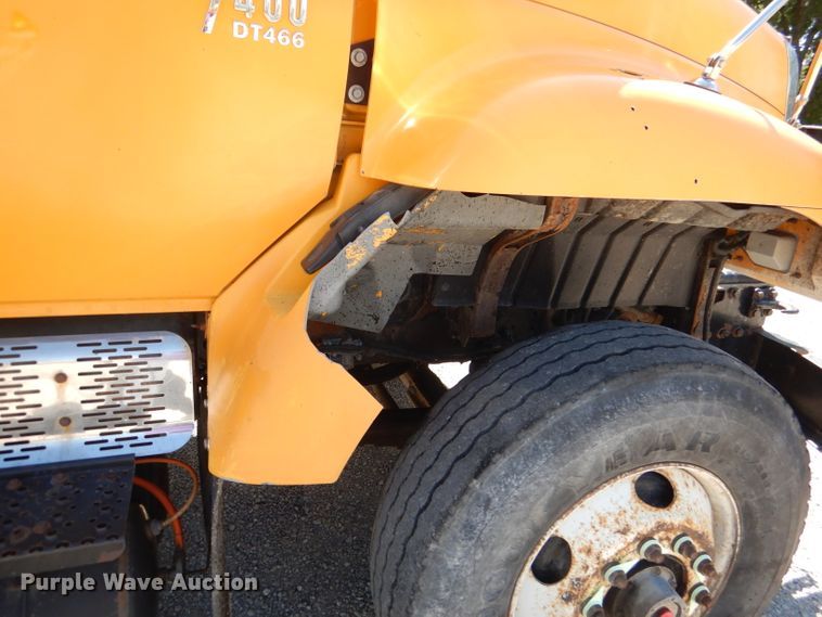 image for item DM1376 2005 International WorkStar 7400  dump truck