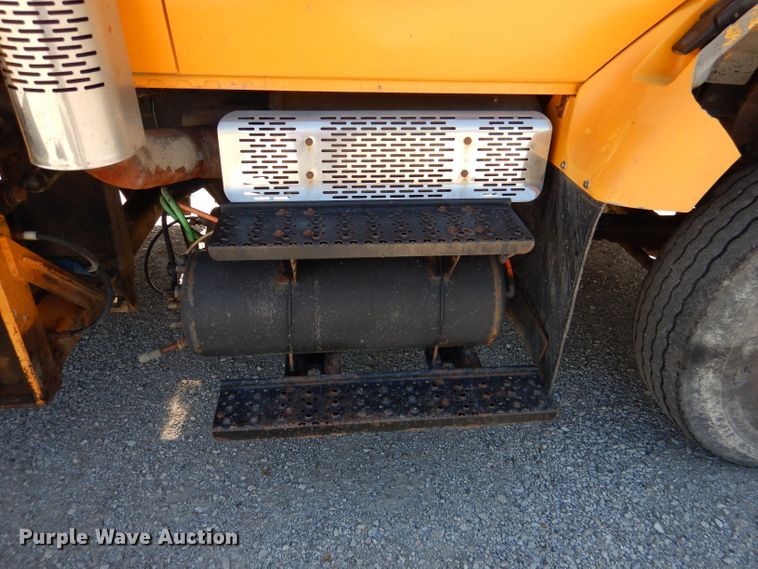 image for item DM1376 2005 International WorkStar 7400  dump truck