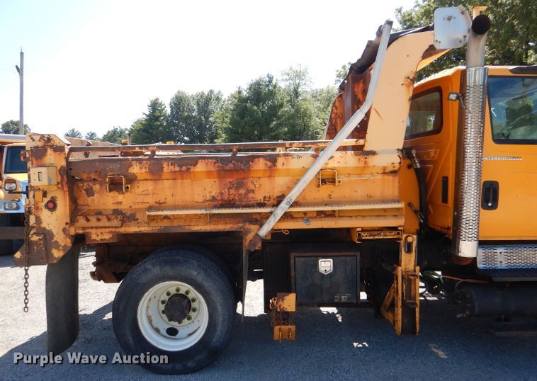 image for item DM1376 2005 International WorkStar 7400  dump truck
