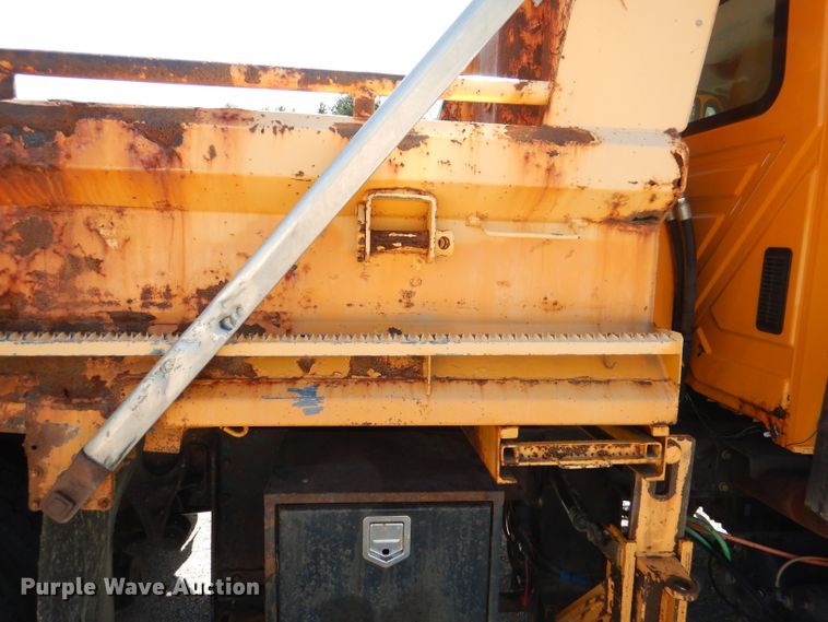 image for item DM1376 2005 International WorkStar 7400  dump truck