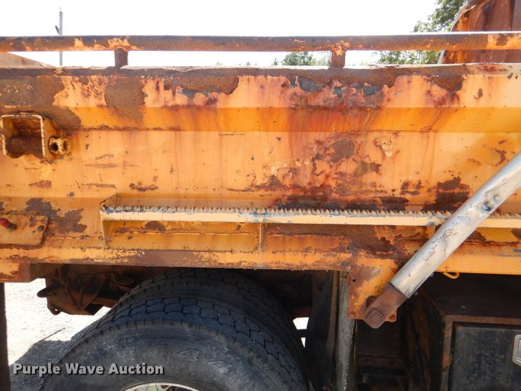 image for item DM1376 2005 International WorkStar 7400  dump truck