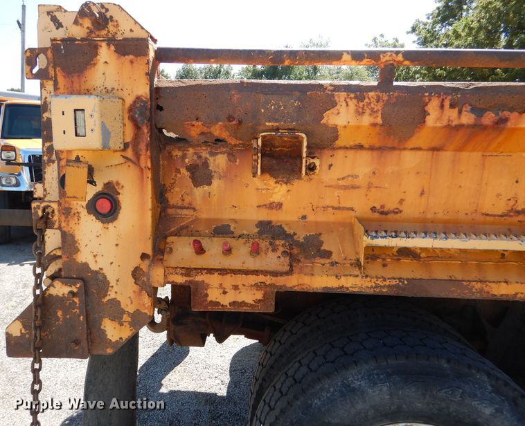 image for item DM1376 2005 International WorkStar 7400  dump truck