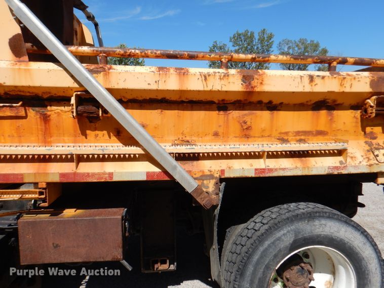 image for item DM1376 2005 International WorkStar 7400  dump truck