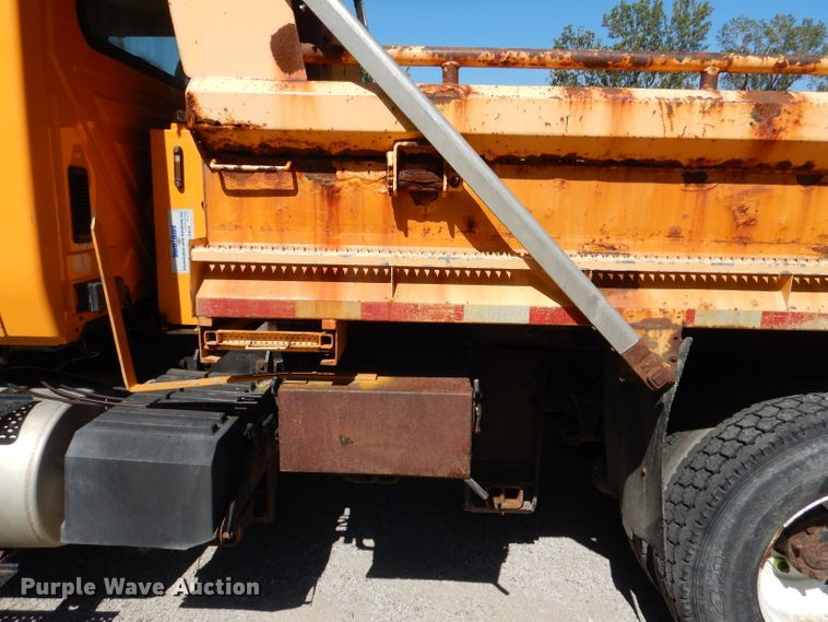 image for item DM1376 2005 International WorkStar 7400  dump truck