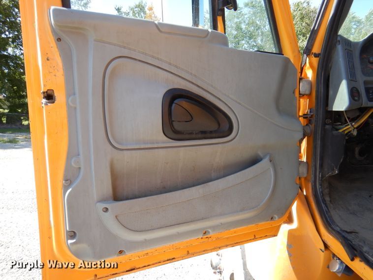 image for item DM1376 2005 International WorkStar 7400  dump truck