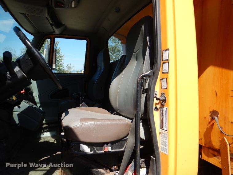 image for item DM1376 2005 International WorkStar 7400  dump truck