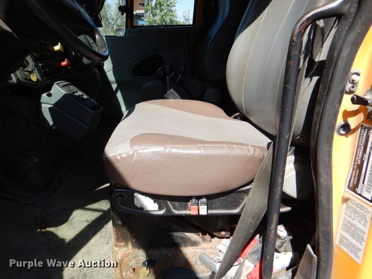 image for item DM1376 2005 International WorkStar 7400  dump truck