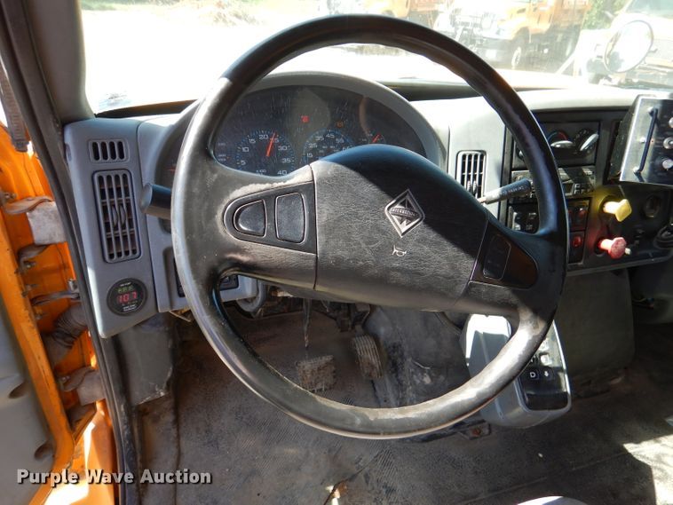 image for item DM1376 2005 International WorkStar 7400  dump truck