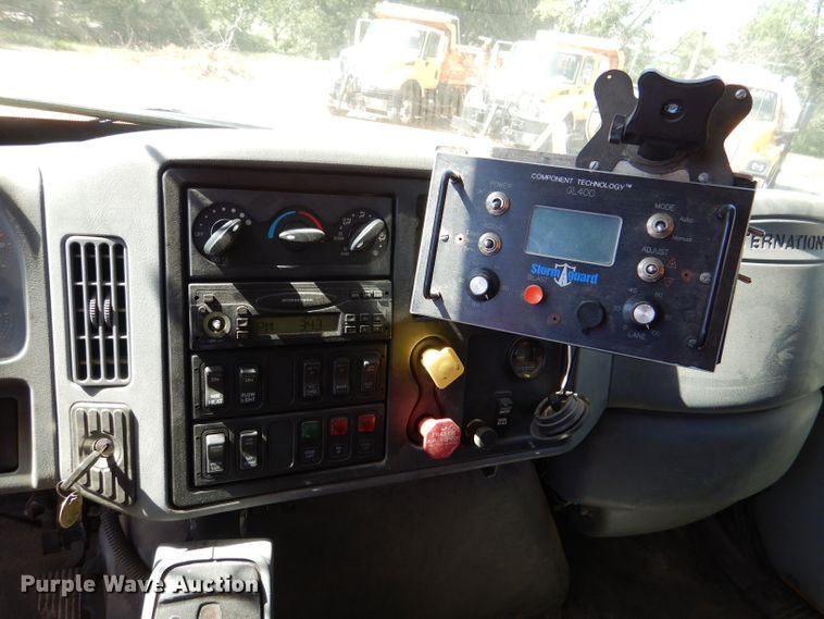 image for item DM1376 2005 International WorkStar 7400  dump truck