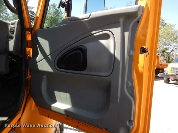 image for item DM1376 2005 International WorkStar 7400  dump truck