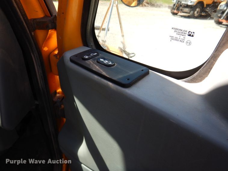 image for item DM1376 2005 International WorkStar 7400  dump truck