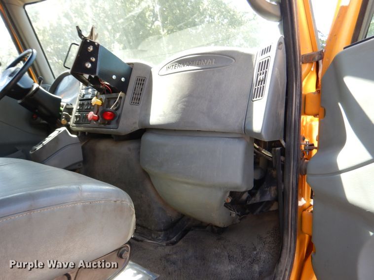 image for item DM1376 2005 International WorkStar 7400  dump truck