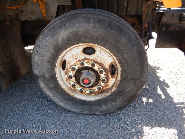 image for item DM1376 2005 International WorkStar 7400  dump truck