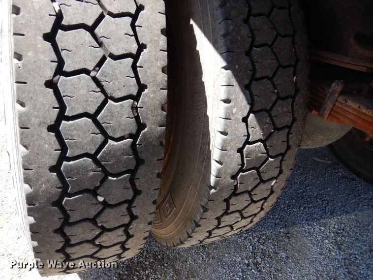 image for item DM1376 2005 International WorkStar 7400  dump truck