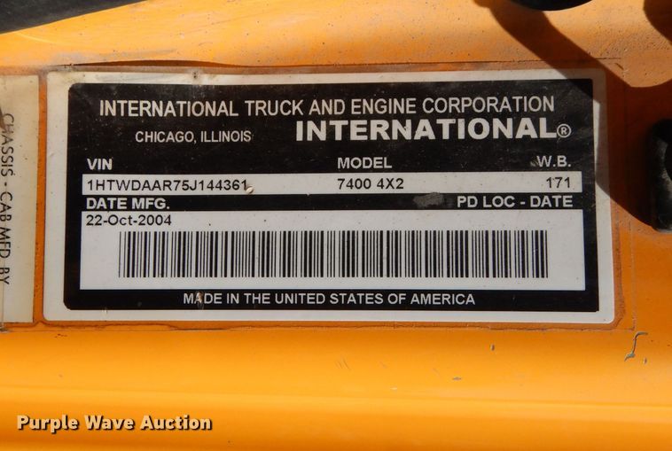 image for item DM1376 2005 International WorkStar 7400  dump truck