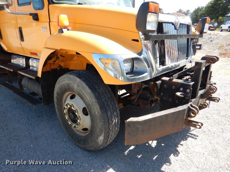 image for item DM1377 2005 International WorkStar 7400  Crew Cab dump truck