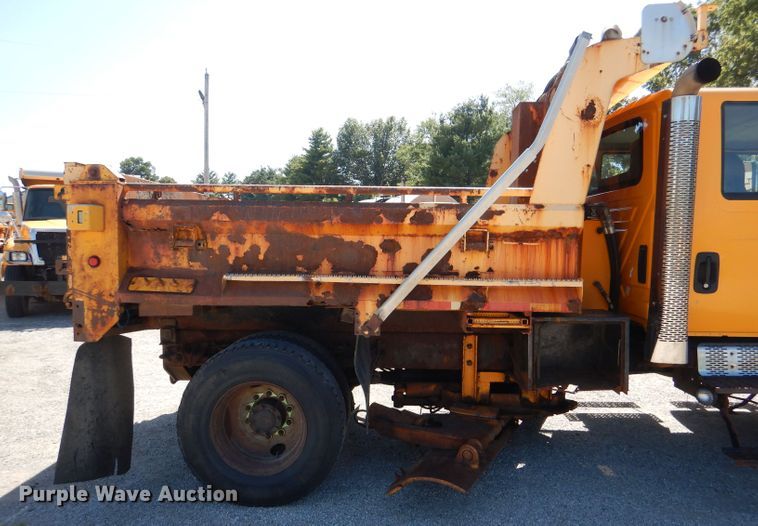 image for item DM1377 2005 International WorkStar 7400  Crew Cab dump truck