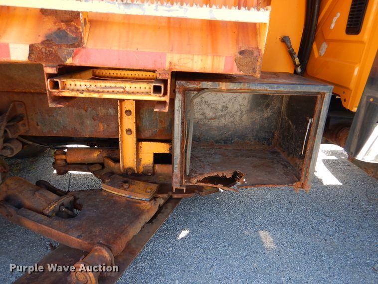 image for item DM1377 2005 International WorkStar 7400  Crew Cab dump truck