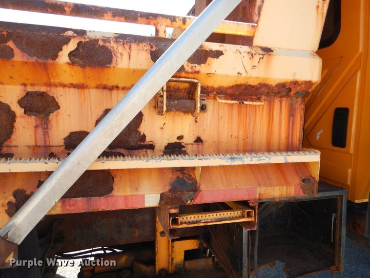 image for item DM1377 2005 International WorkStar 7400  Crew Cab dump truck