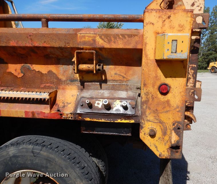 image for item DM1377 2005 International WorkStar 7400  Crew Cab dump truck