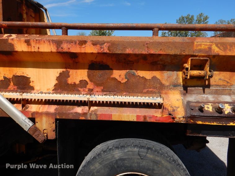 image for item DM1377 2005 International WorkStar 7400  Crew Cab dump truck