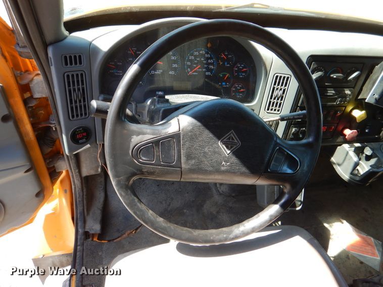 image for item DM1377 2005 International WorkStar 7400  Crew Cab dump truck