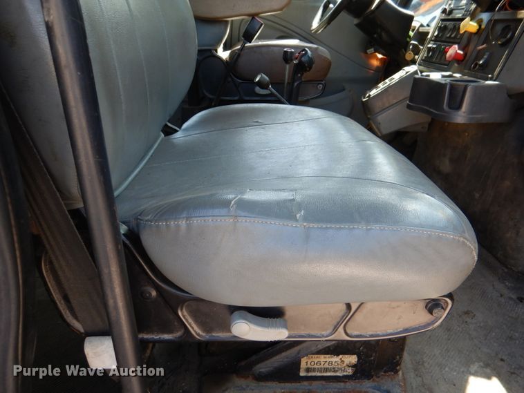 image for item DM1377 2005 International WorkStar 7400  Crew Cab dump truck