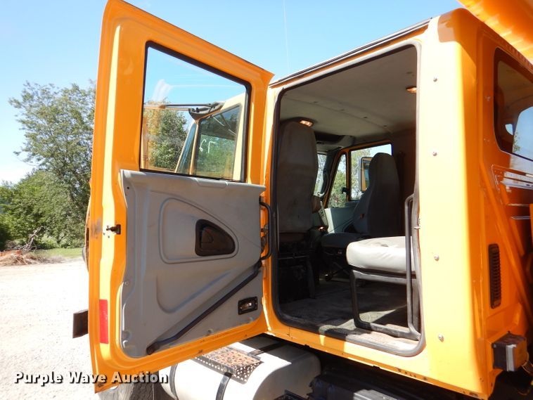 image for item DM1377 2005 International WorkStar 7400  Crew Cab dump truck