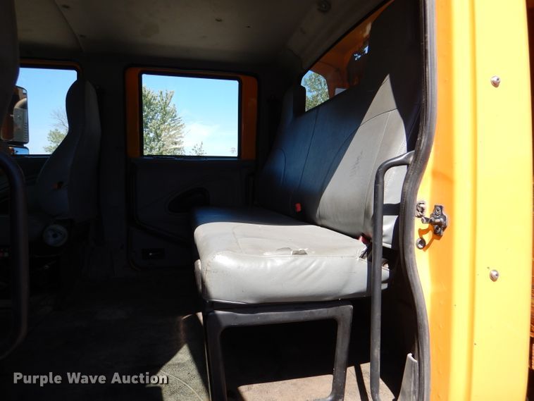 image for item DM1377 2005 International WorkStar 7400  Crew Cab dump truck